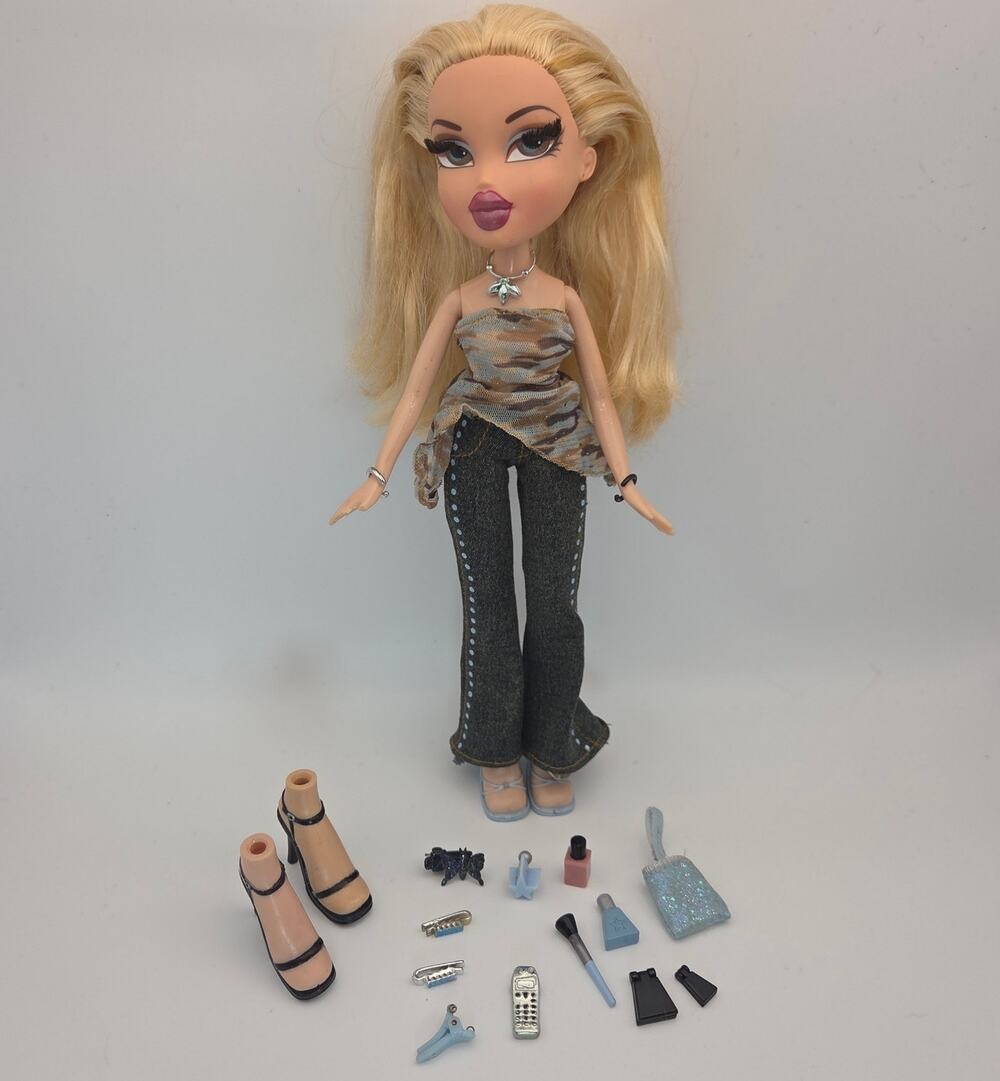 Vintage 2004 Bratz Girlz Nite Out Cloe Doll + Accessories Original Outfit READ